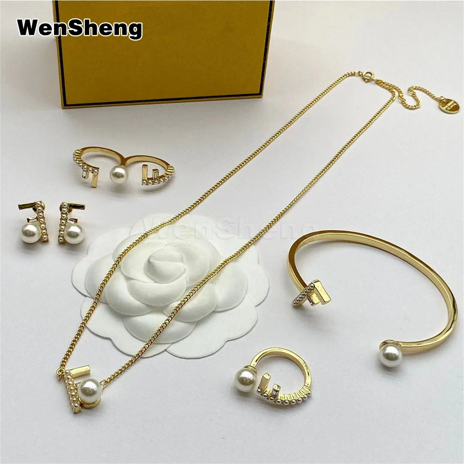 

Personality everything with pearl earrings ring bracelet necklace