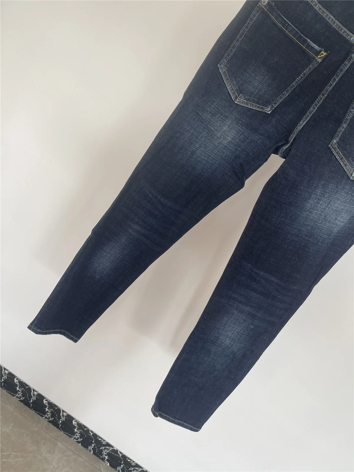 Осень 2024 новые модные мужские потертые шлифовальные дырки нашивка декоративная