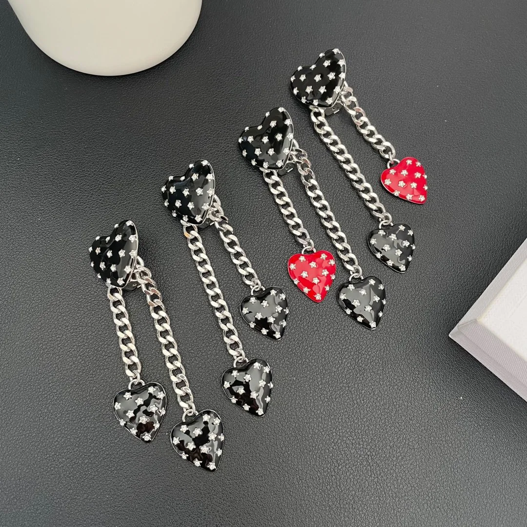 

Серьги с бахромой и цепочкой в виде клубники