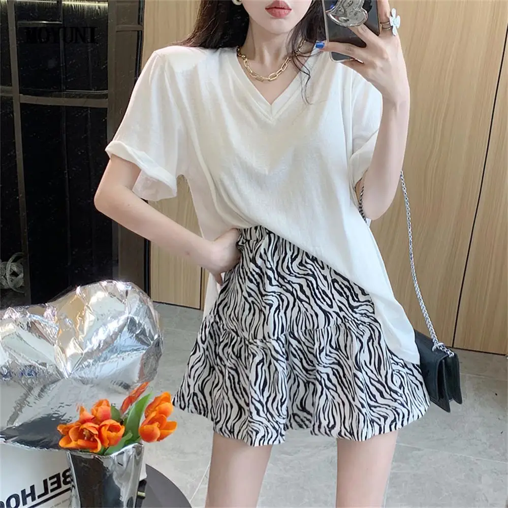 

Moyuni милые футболки с коротким рукавом с разрезом свободные полосатые мини юбки костюмы лето 2022 женские шикарные футболки повседневные комп...