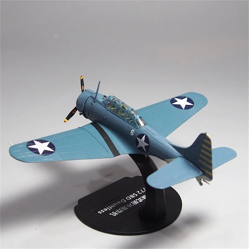 Модель в масштабе 1:72 боевой Авиатор-Авиатор времен Второй мировой войны SBD