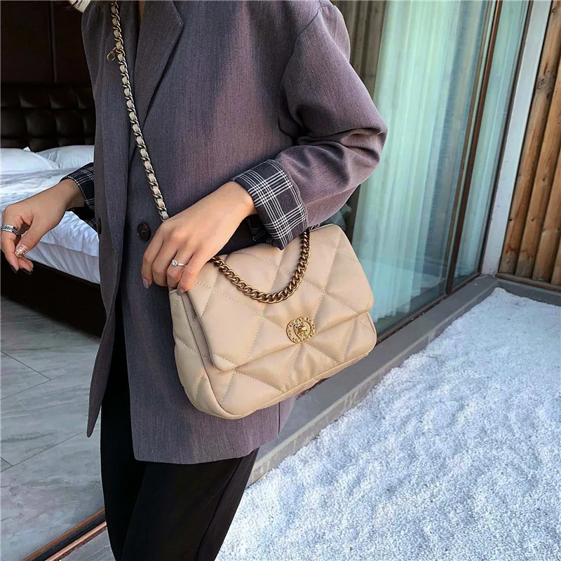 

Bag female 2022 new autumn and winter xiaoxiangfeng net red same Lingge chain bag foreign temperament One Shoulder Messenger Bag