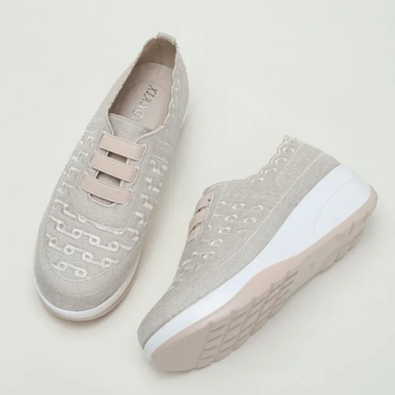 

Women's Shoes 2023 Spring and Autumn New Soft Sole Breathable Lightweight Casual Shoes Designer Sneakers for Women Med (3cm-5cm