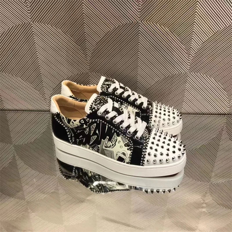 

Роскошные дизайнерские туфли с низким верхом и красной подошвой с заклепками для мужчин, повседневные спортивные строгие лоферы, женские б...