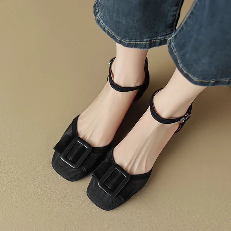 

Женская обувь на среднем каблуке, лето 2023