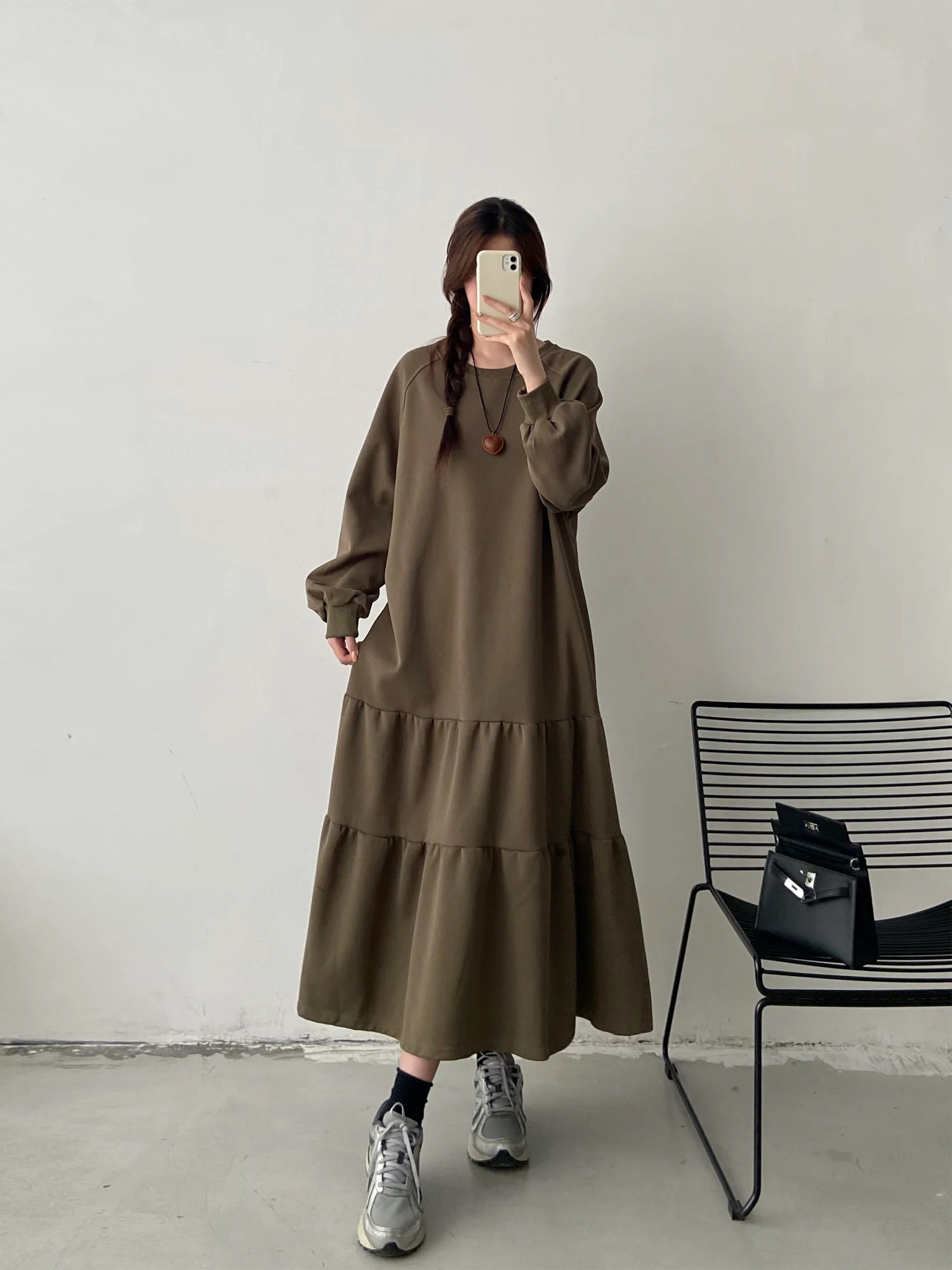 Элегантное простое однотонное платье женское осеннее новое больших размеров для