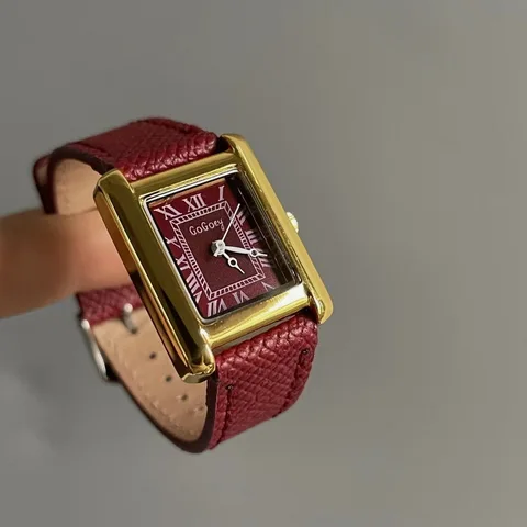 Женские кварцевые часы, красный кожаный ремешок