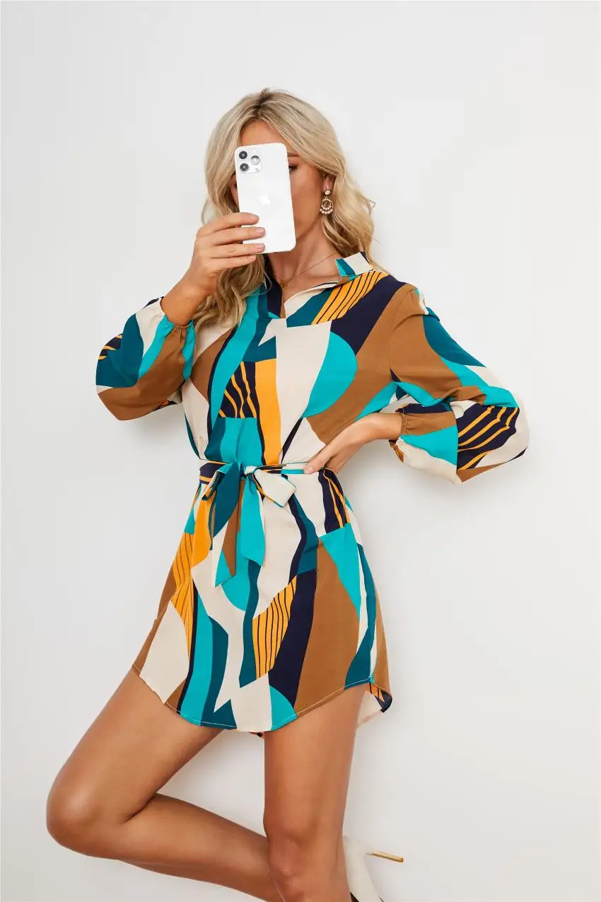 

Платье-рубашка с геометрическим принтом, длинным рукавом и поясом