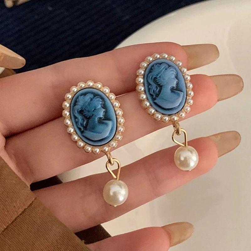 

Vintage Blue Portrait Pearl Baroque Palace Style Cameo Queen Head Portrait Earrings Ins Temperament Silver Color Needle Earring