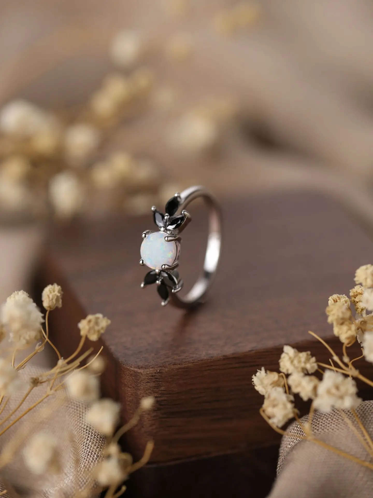 

2023 European and American Sterling Silver S925 Australian Treasure Ring Women's Ring Design Sense Fashion Popular First Jewel