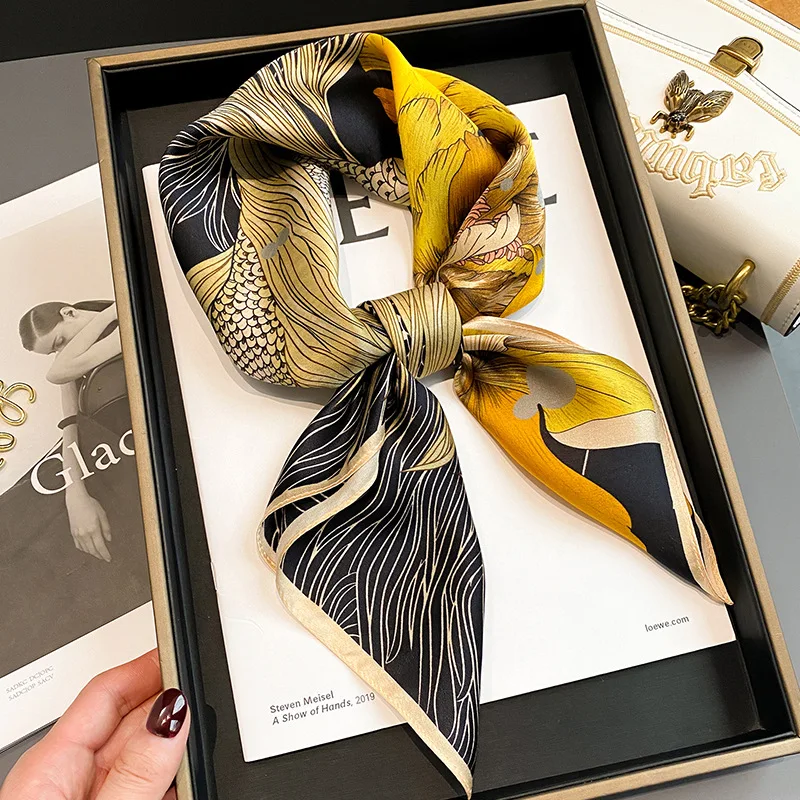 Квадратный шелковый шарф