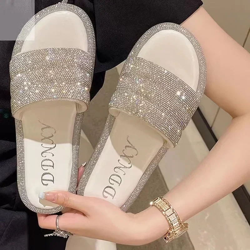 Летние пляжные шлепанцы женские блестящие сандалии повседневные домашние One Word