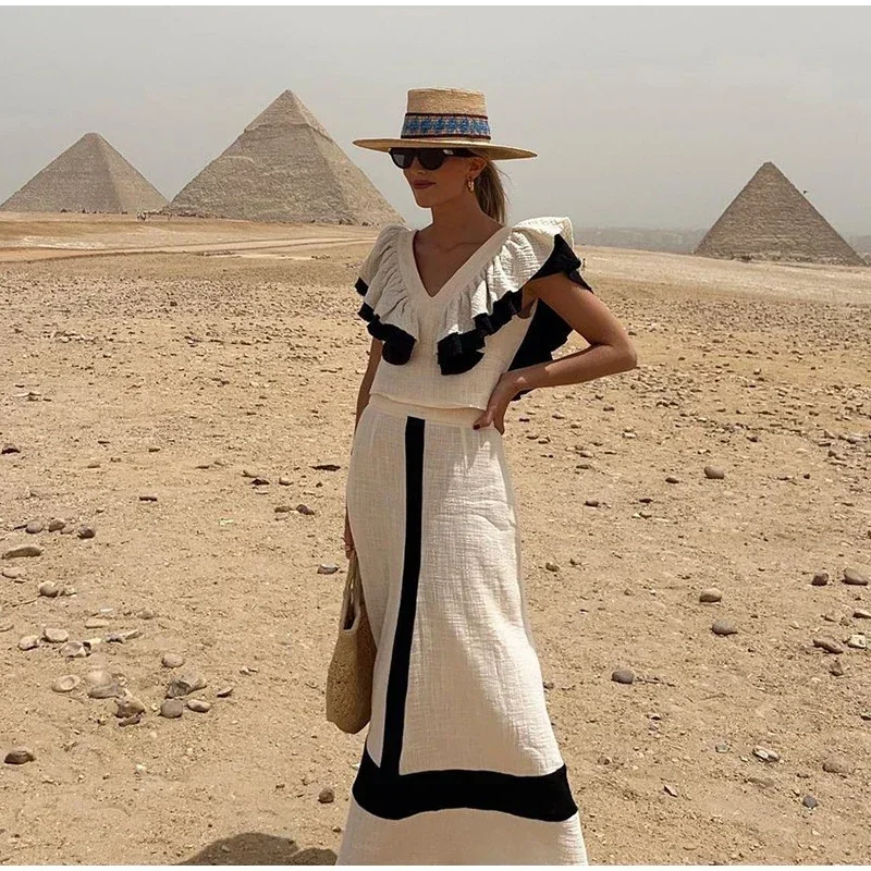 Женский летний костюм без рукавов элегантный из двух предметов с оборками и