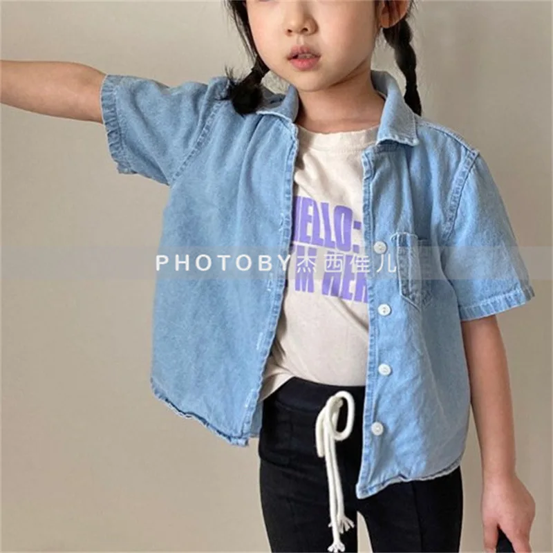 

Детская Корейская летняя Новинка Топ для мальчиков и девочек корейская модная промытая джинсовая рубашка с коротким рукавом