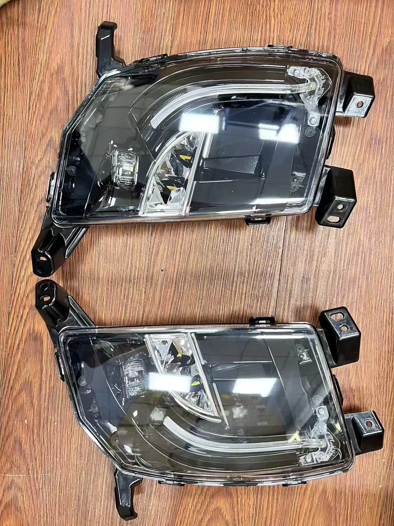 

Для Tesla Model S Противотуманные фары 6005915-00-E 6005916-00-E автомобильные аксессуары