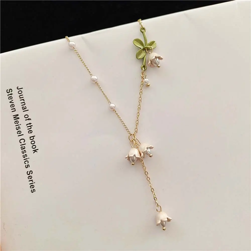 Женская короткая цепочка с подвеской в виде орхидеи