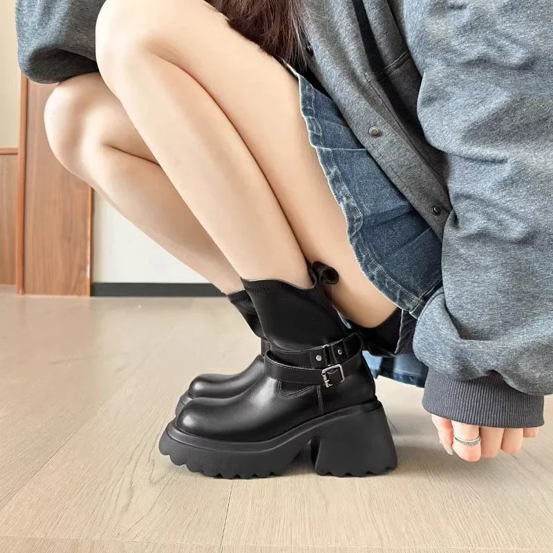 Черные короткие ботинки в стиле ретро на толстом каблуке с квадратным носком