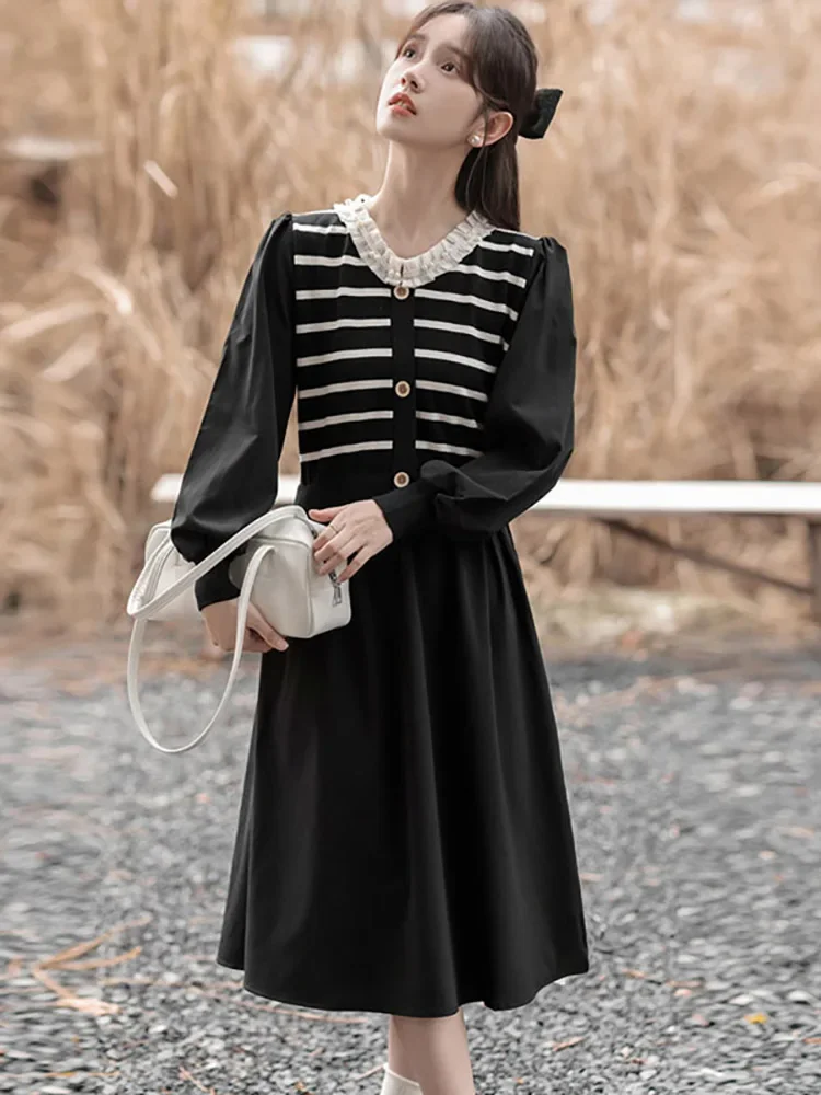 Женское трикотажное платье в полоску черное элегантное длинное составного кроя