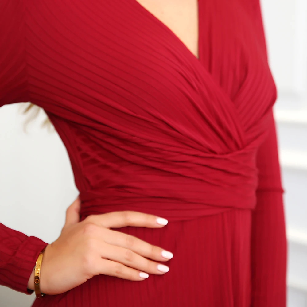 Женское платье с V-образным вырезом красное элегантное приталенное широкой