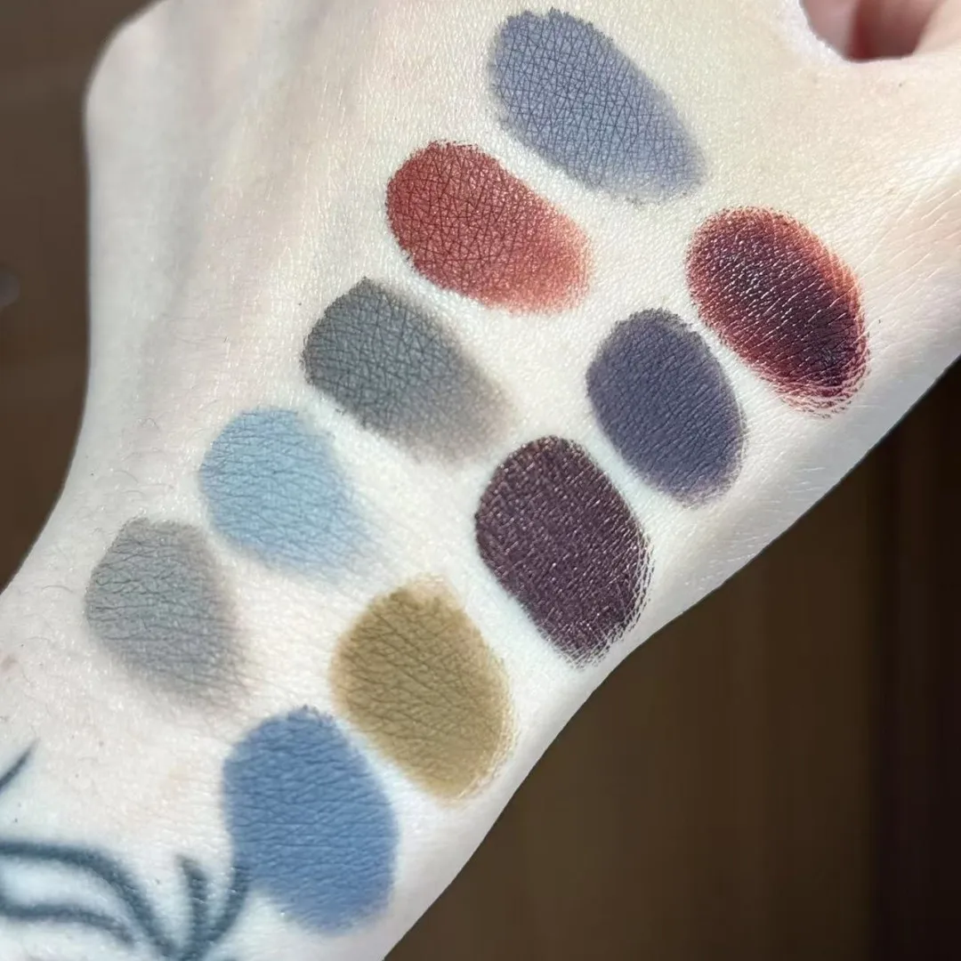 Фото Shellwe Makeup Misty Spirit All Matte Eyeshadow Palette Fog Shadow Ghost Ten Color Full Matte Eye Shadow Disk №3