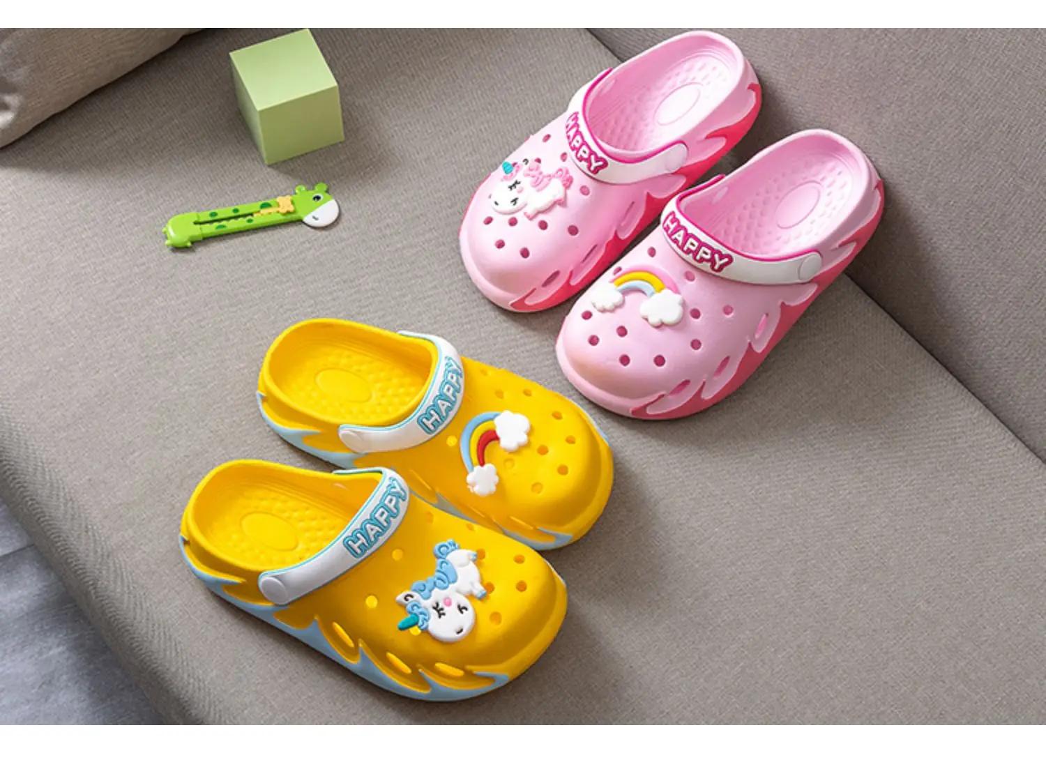 

2022 Children New Cute Cartoons Kids Mules Clogs Summer Croc Garden Beach Slippers Sandals Cave Hole Baby Shoes For Boys Girls