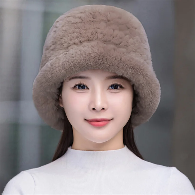 Женская вязаная шапка из кроличьего меха