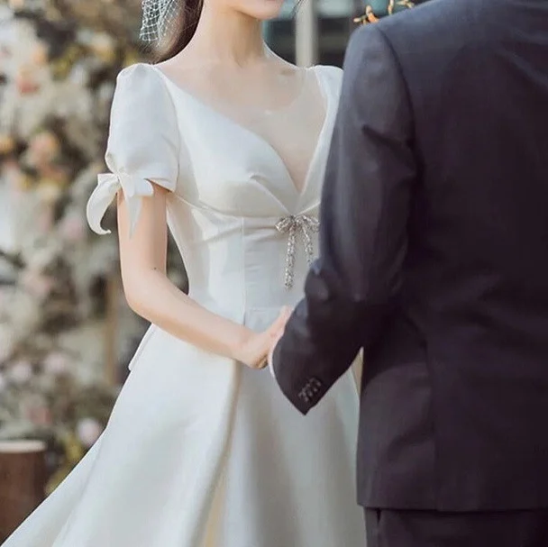 

Gorgeous Wedding Dress White Illusion V-Neck Backless Short Sleeve A Line Bow Satin Vestido De Novia Princess Bridal Gowns 2023