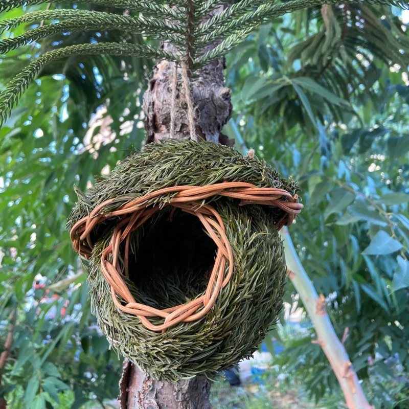 

Hand-Woven Bird House Natural Grass Bird Nest Shelter Hut Small Bird Hideaway Outside Hanging Resting Place