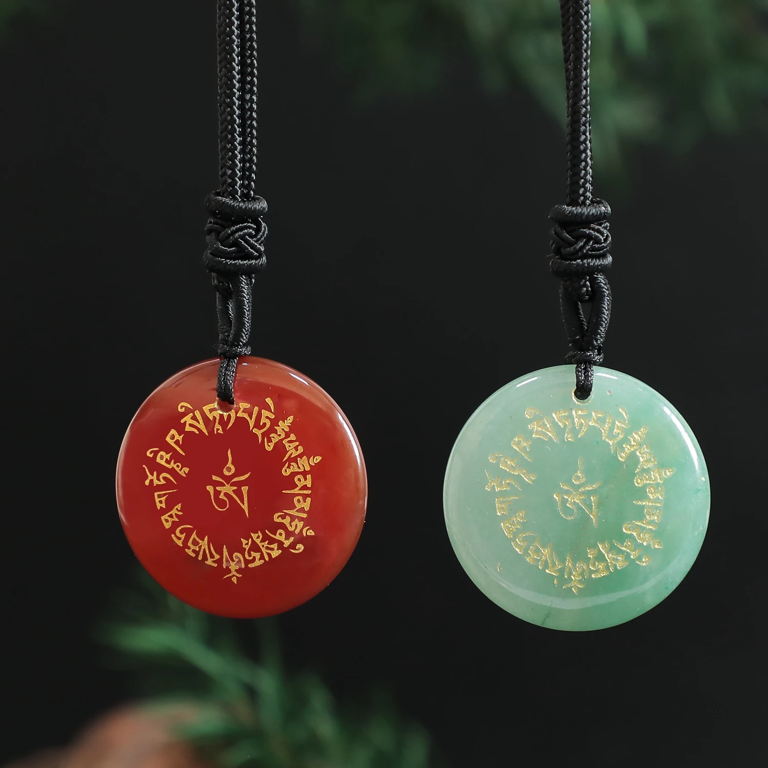 

Natural Crystal Gemstone Round Pendants Attracted Wealth Good Luck Amass Reiki Healing Symbol Necklaces For Women Men Jewelry