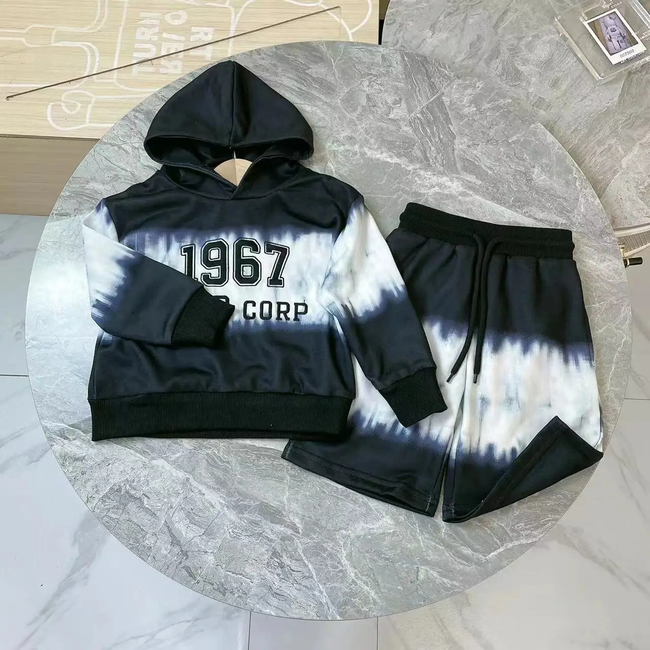 

Designer Children's Clothing 2022 Early Autumn New Boys Digital Printing Cool Boys Hooded Sweater with Casual Shorts Suit