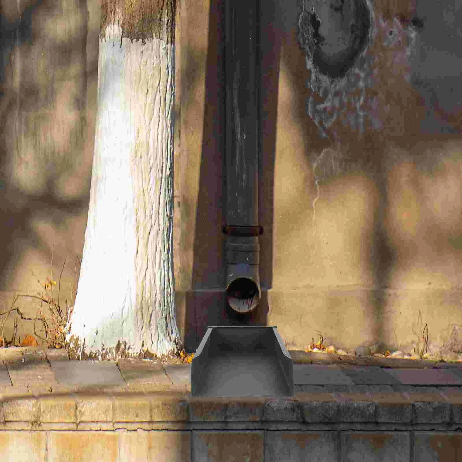 

Водосточная труба, бетонный брызговик, водоотводная система