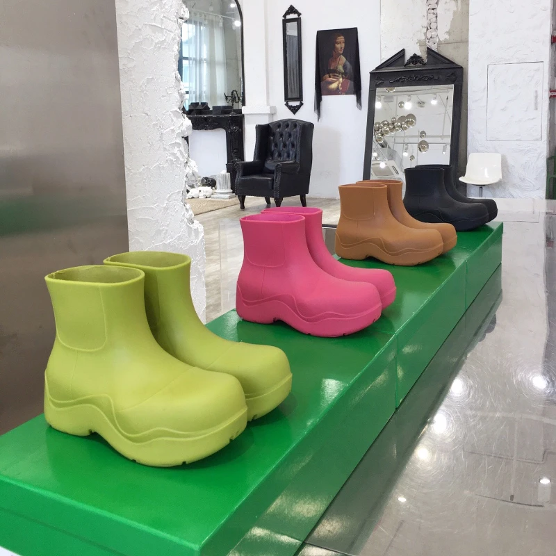 2023 New Fashionable Short Boots Sleeve Big Head Sponge Cake Bottom Rubber Short Tube Rain Boots Women