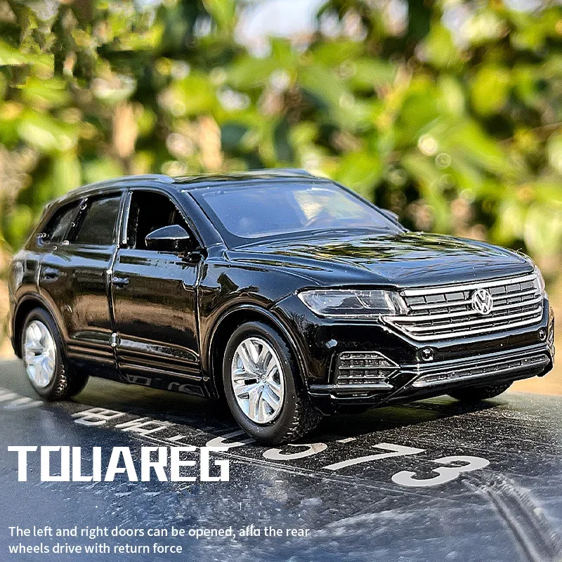 Модель автомобиля из сплава с изображением Volkswagen Touareg SUV 1:36