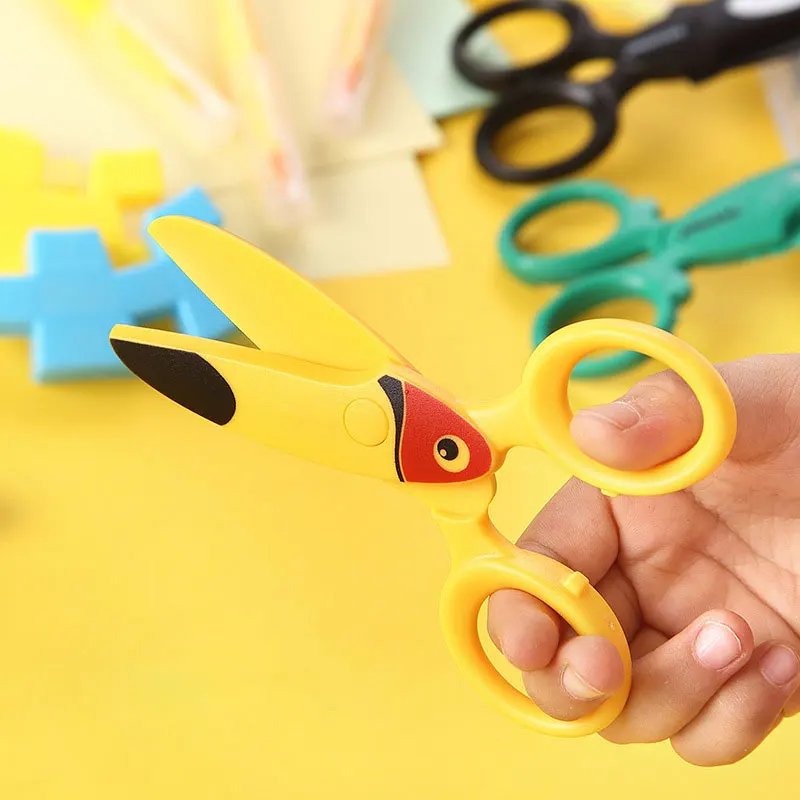 

1 Piece Cartoons Mini Scissors Plastic Kindergarten Manual Round Head Safety Kids Scissors Tiny Scissors
