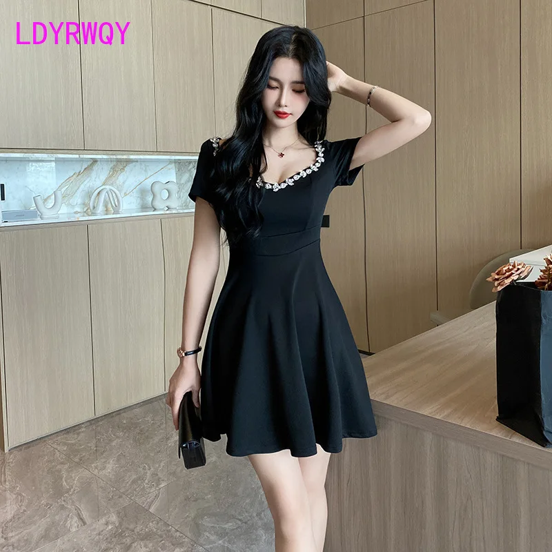 Женское платье с открытой грудью облегающее для ночного клуба