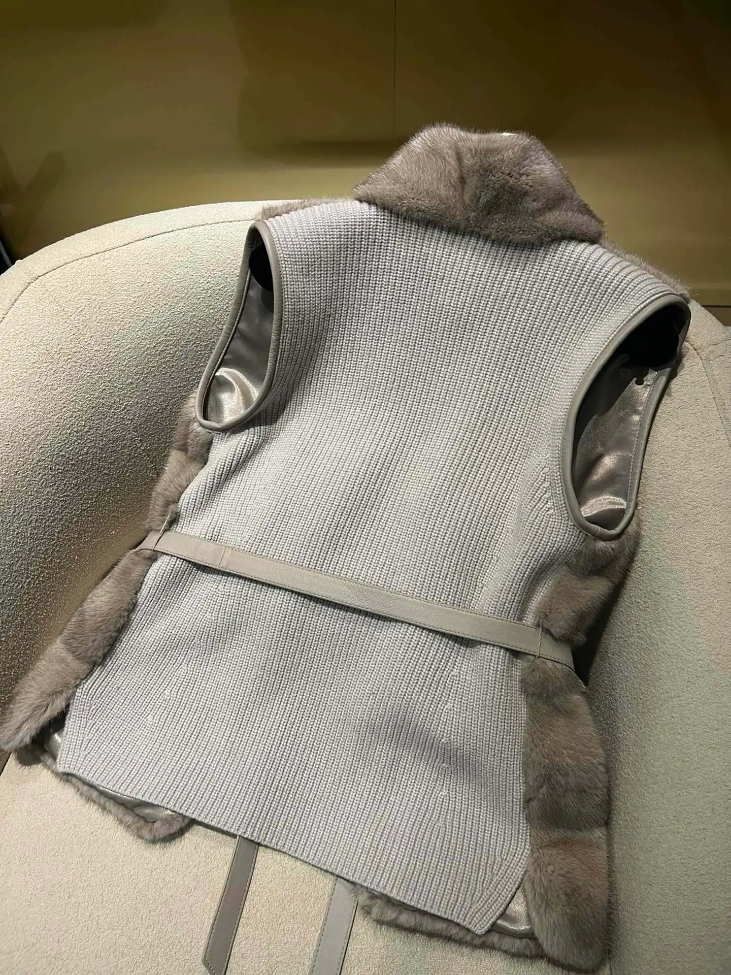 Рисунок 5 - Норковый кашемировый вязаный жилет