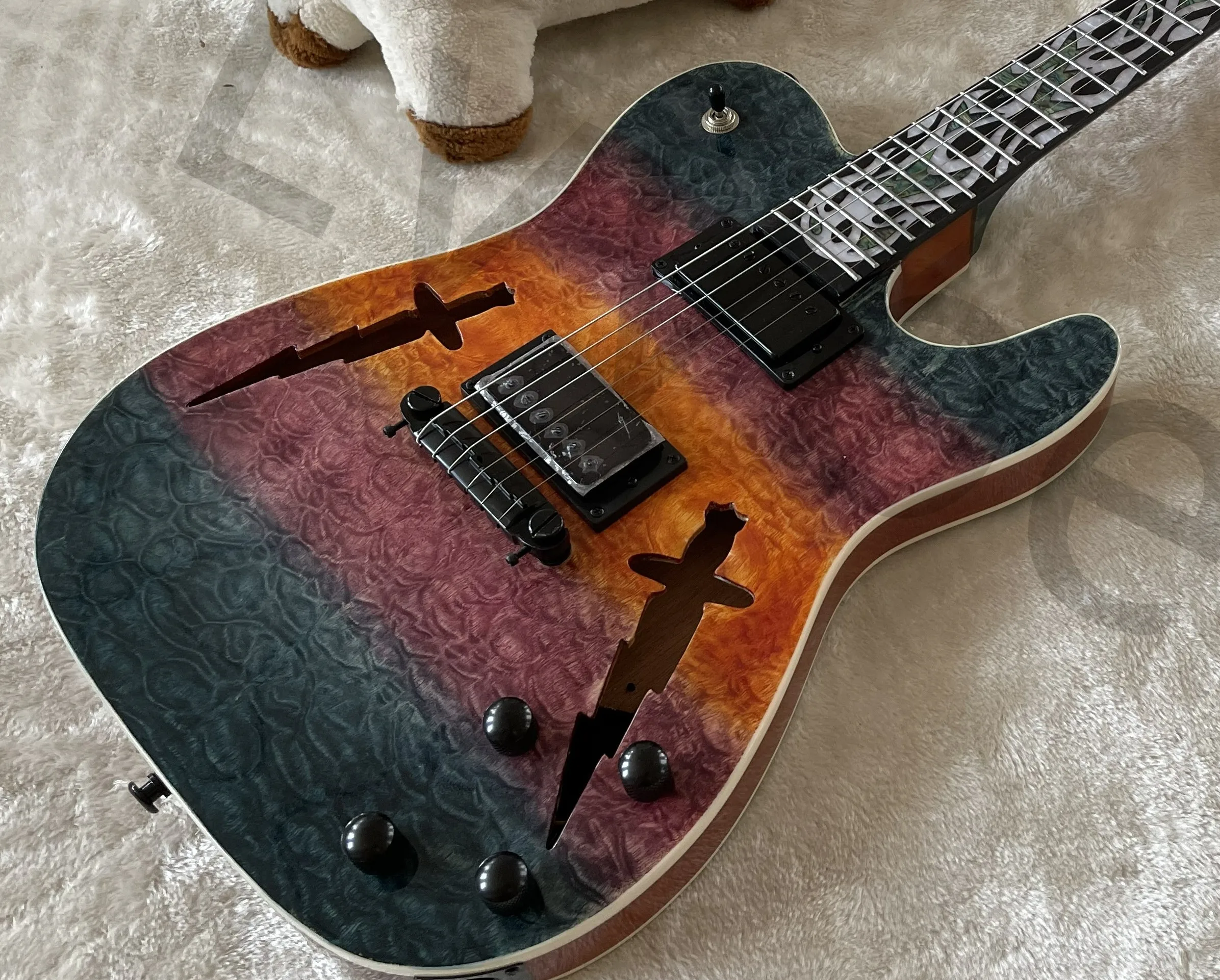 Электрогитара Lvybest с полым корпусом красочная верхняя часть и задняя все одеялом