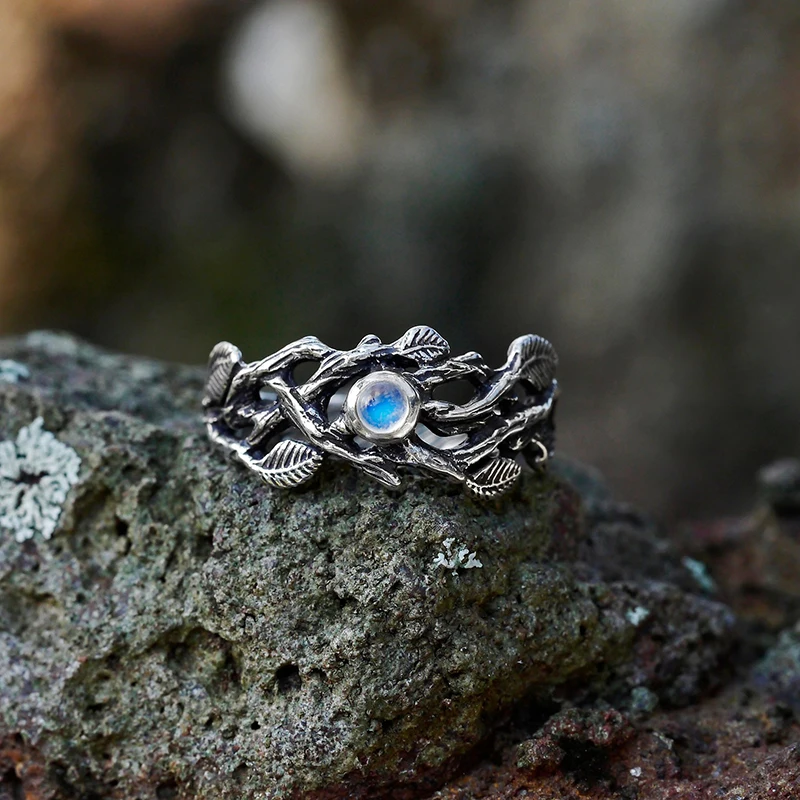

Independent design creative inlaid moonstone black gold branches to attend the cocktail party ring vintage leaves ladies jewelry