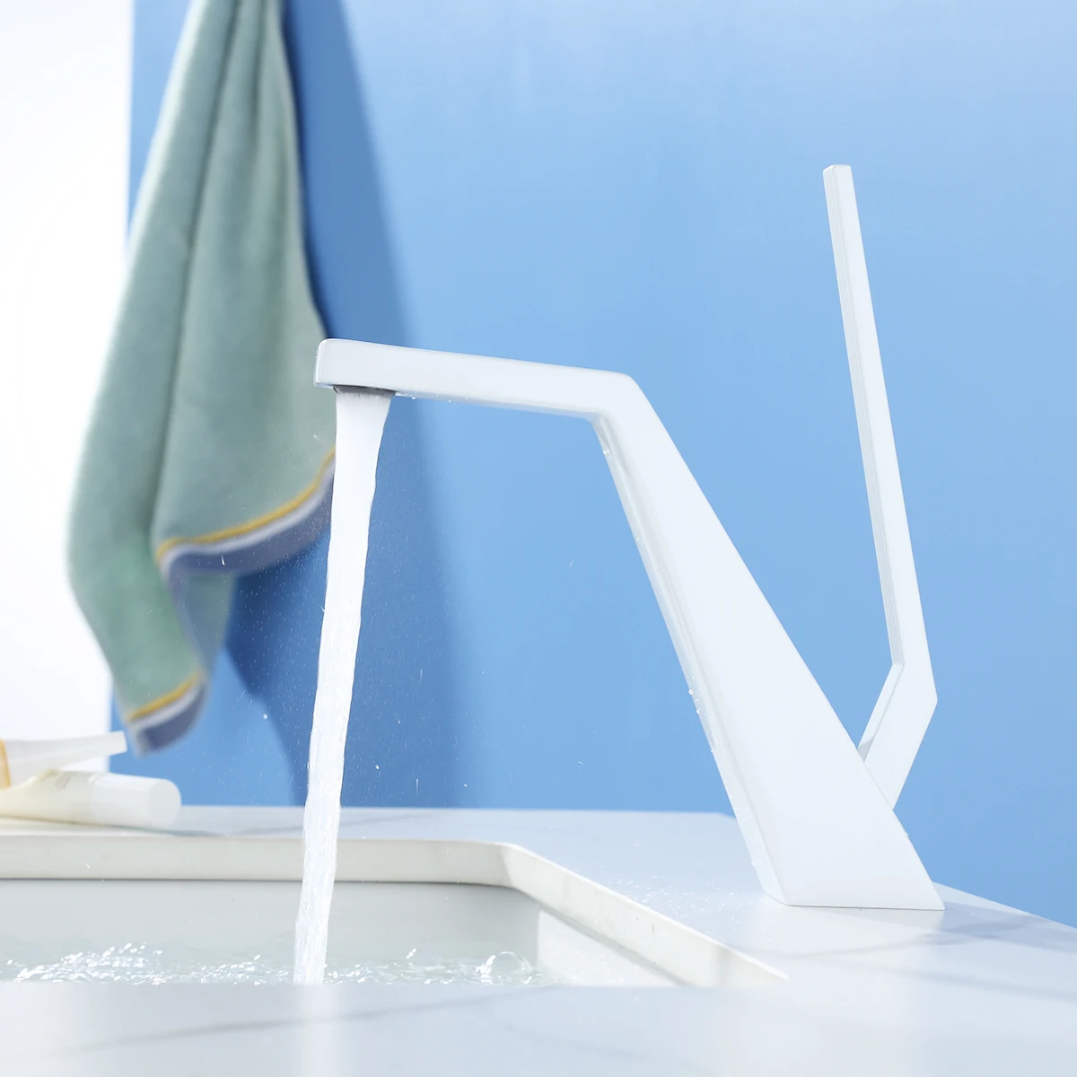 

Однорычажный смеситель для раковины в ванную комнату, латунный матовый черный кран для горячей и холодной воды