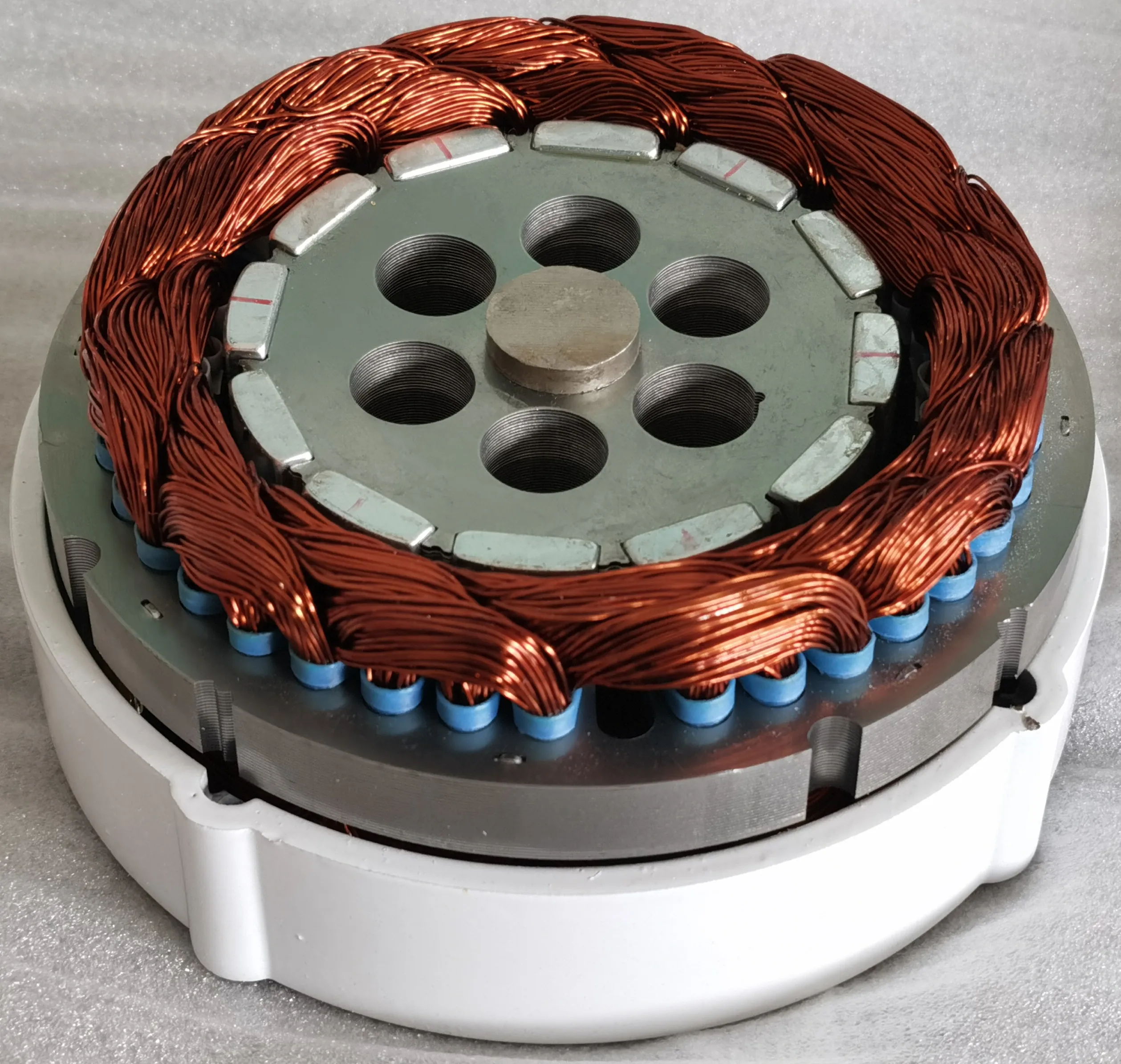 Генератор 3 кВт 2 1 высокая мощность выход один вал безредукторный постоянный