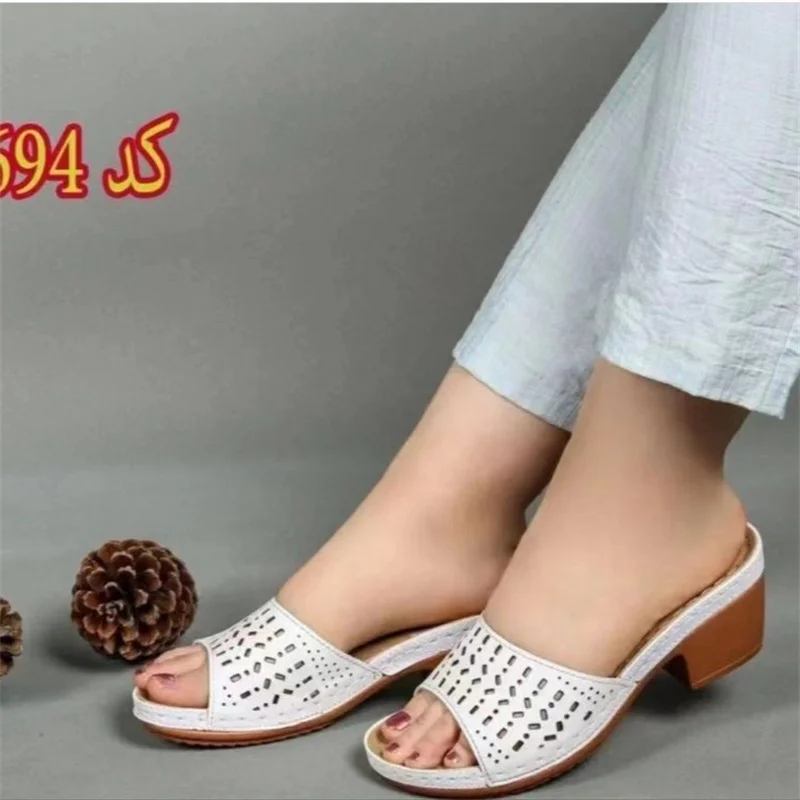 2023 New Women Rhinestone Slippers Summer Solid Color Large Size Comfortable Sandals Light Non-slip Beach High Heels Pantuflas