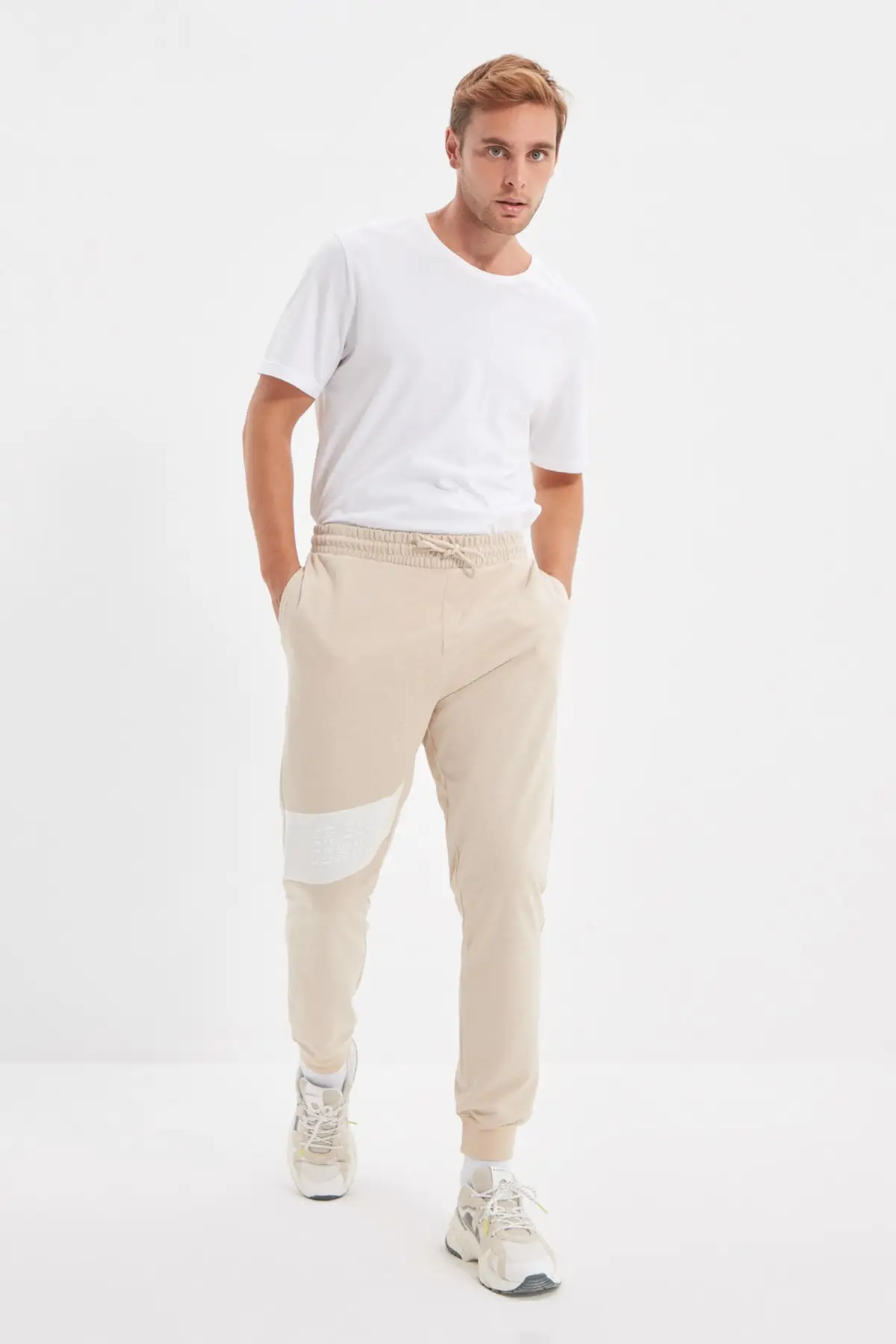 

Trendyol Men 'S Regular Fit Rubber Trotting Printed Sweatpants TMNAW22EA0303