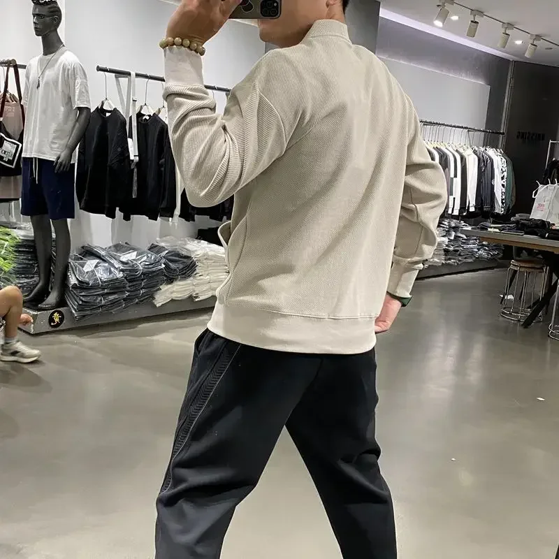 Мужская трикотажная кофта с карманами и V-образным вырезом