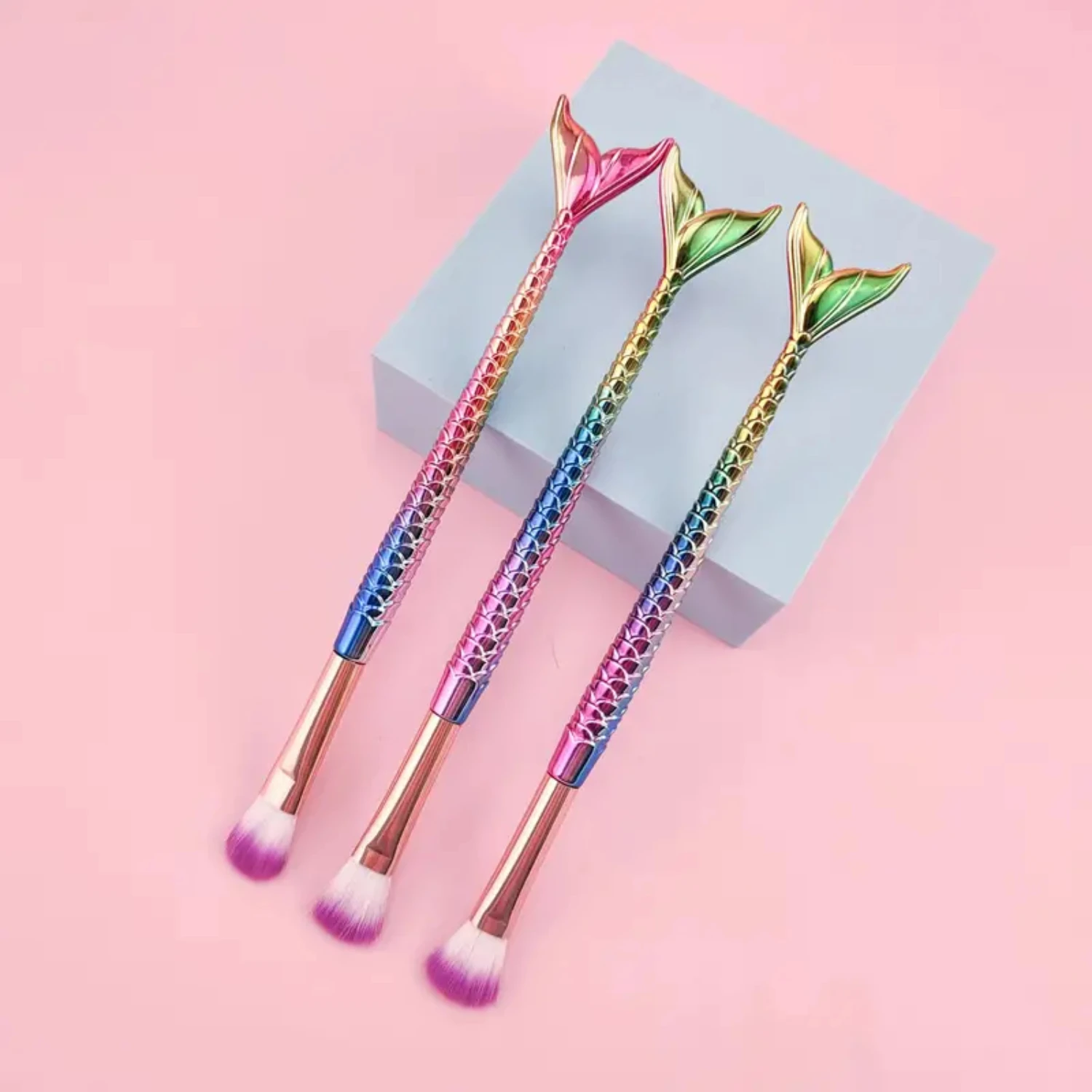 Colorful Mermaid Fishtail Makeup Brush - Professional Eyeshadow for Beauty Lash supplies Paint brushes Brow brush