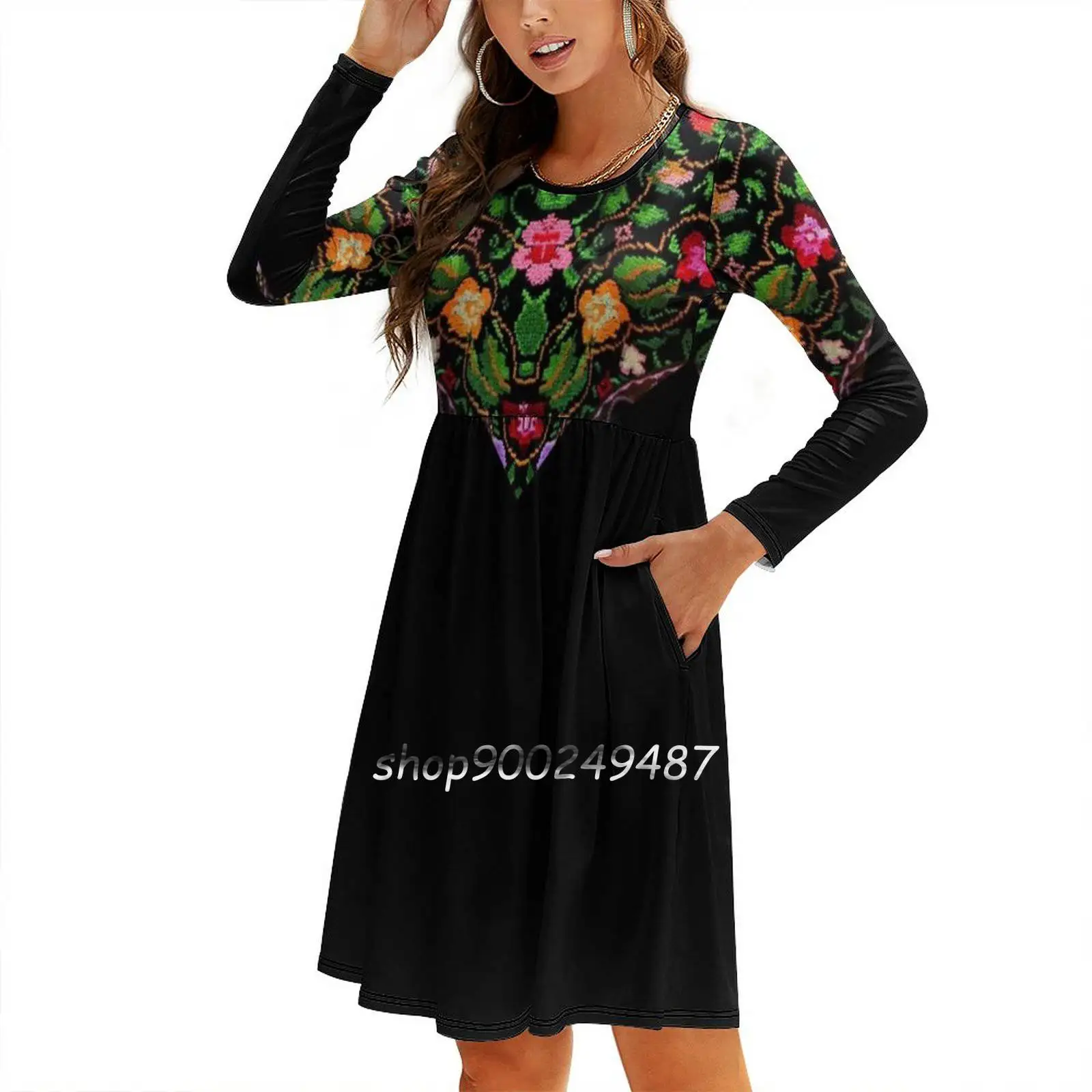 Женское платье с палестинской вышивкой