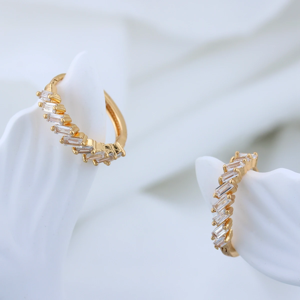 

Модные трендовые женские позолоченные серьги, роскошные Изящные ювелирные изделия, Простой Романтический подарок, индивидуальный Шикарны...