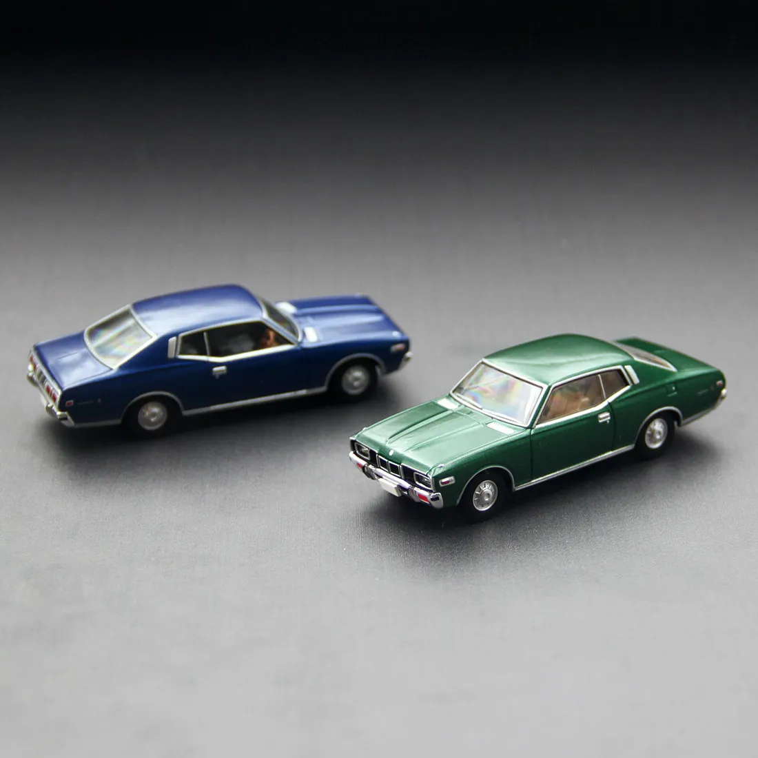 Фото Оригинальная коллекционная модель автомобиля Tomytec Tomica Limited Vintage NEO LV-N358a Nissan Cedric 2-Door HT 2800SGL Green 1975 1/64, литая под давлением, масштаб 1:64. №2