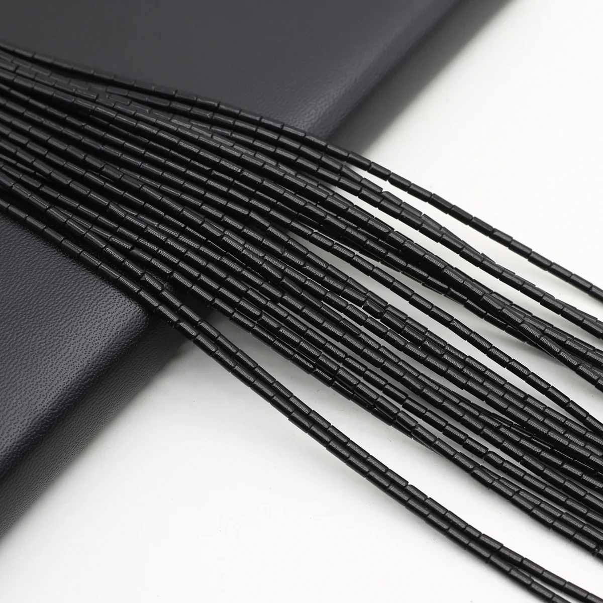 Натуральные черные агатовые бусины 2x4 мм