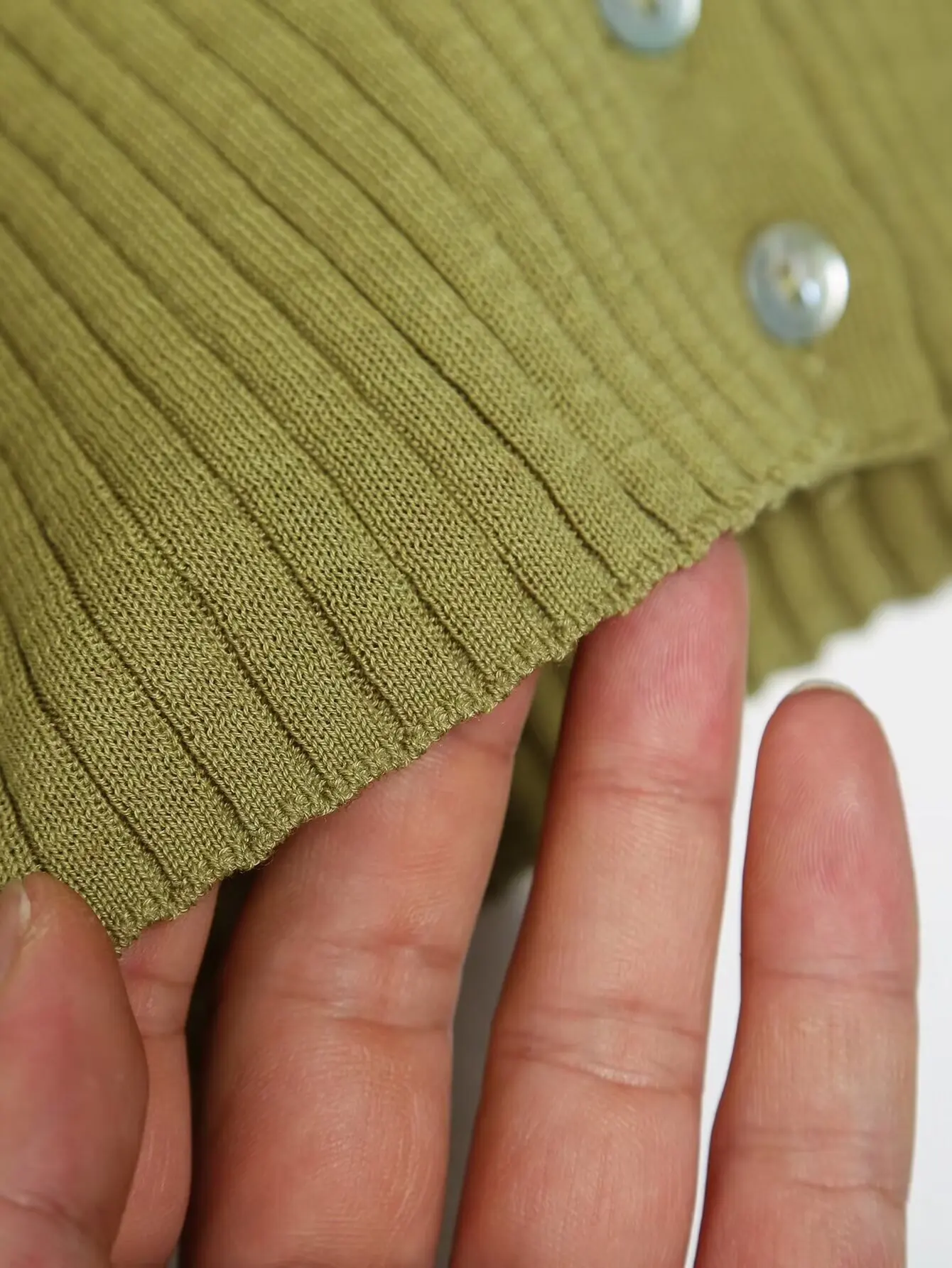 Вьющийся французский травяной зеленый модный вязаный свитер с v-образным вырезом