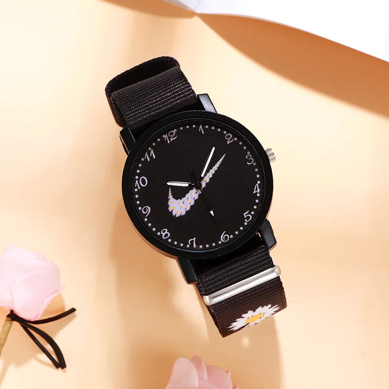 Korean version of the tide brand luminous little Daisy watch female student couple college sail cloth belt quartz watch clearanc